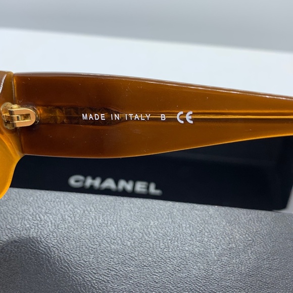AUTHENTIC CHANEL VINTAGE SUNGLASSES - Picture 5 of 8